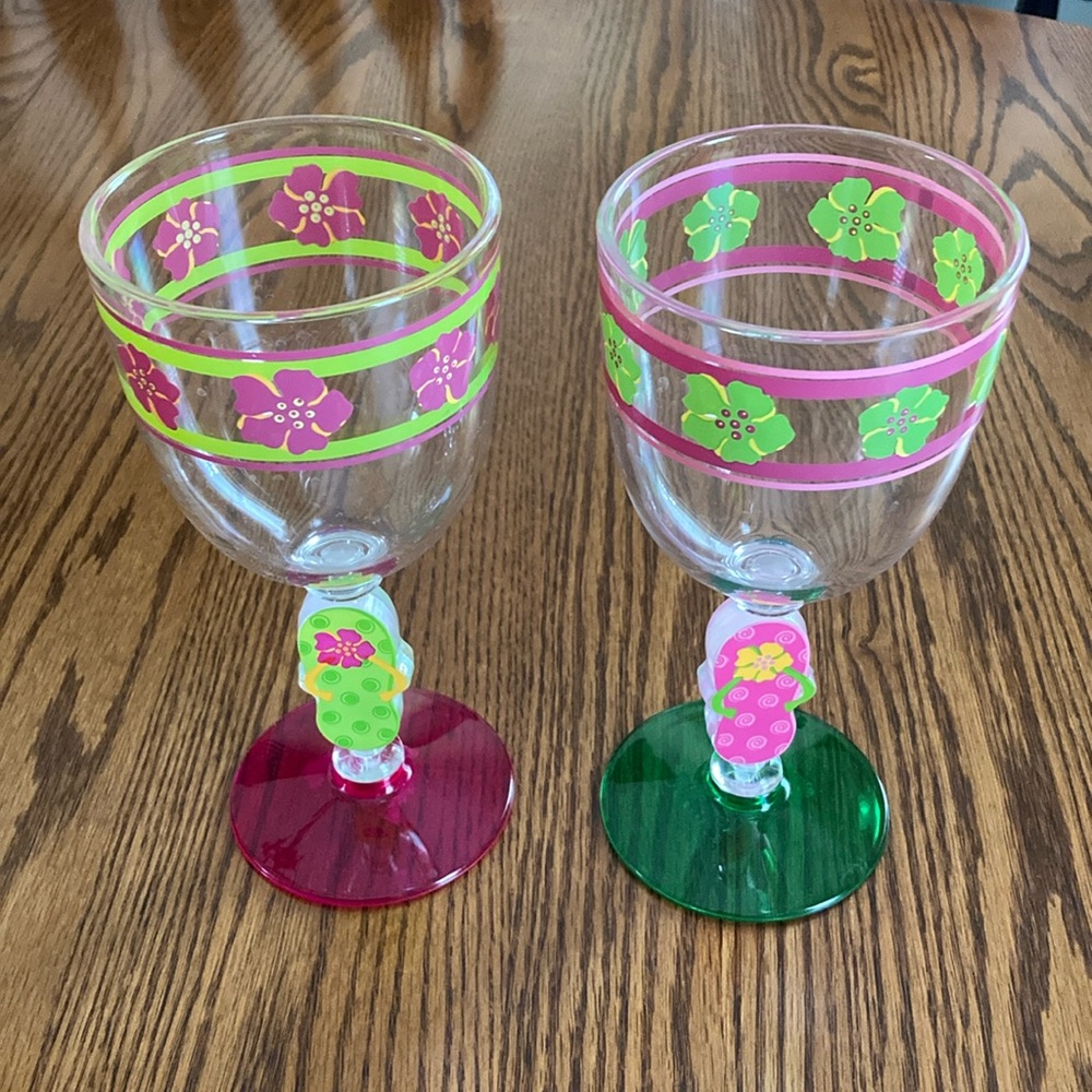 Set of 2 summer plastic wine glasses